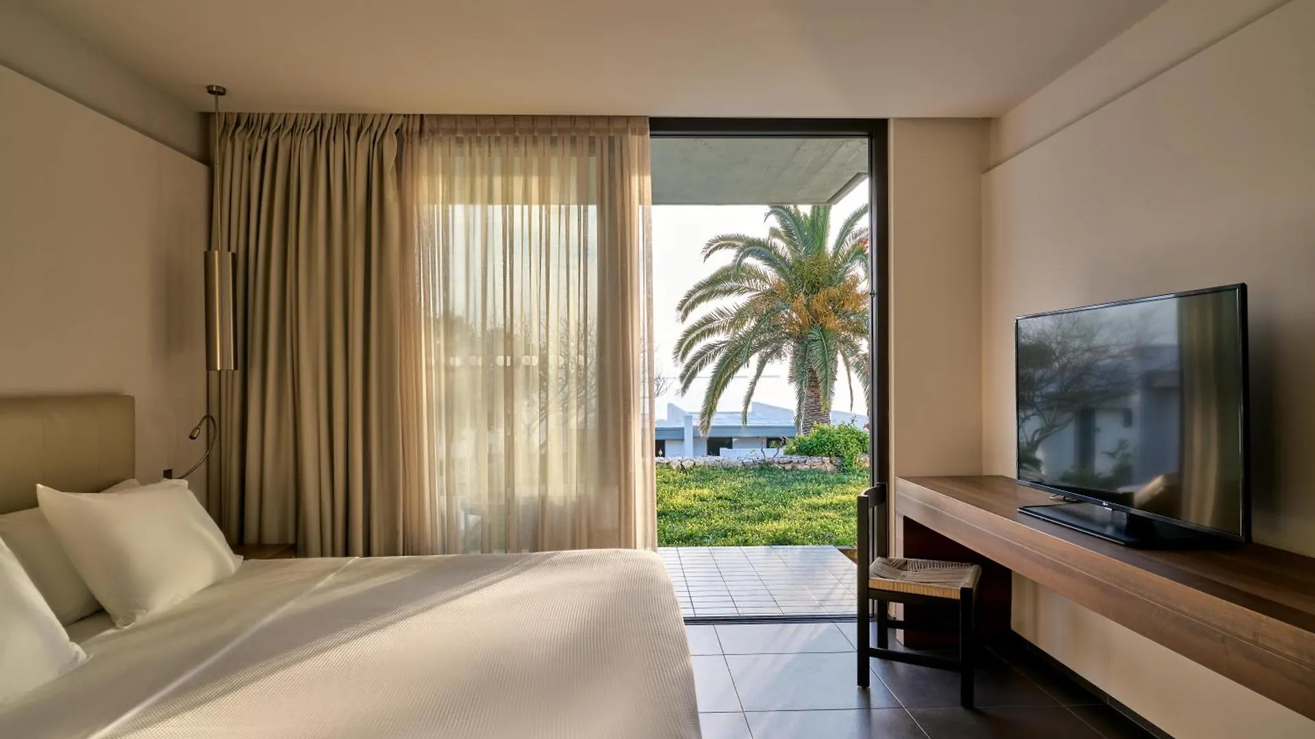 לאסי White Rocks Hotel Kefalonia 4*,  יוון