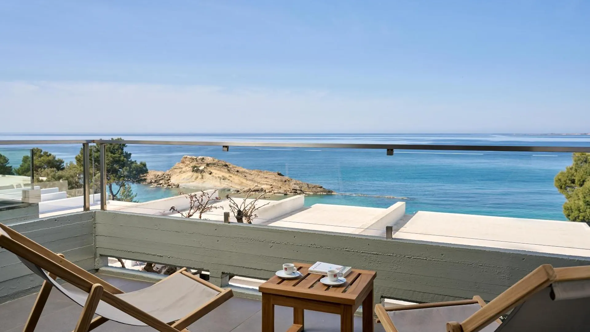****  לאסי White Rocks Hotel Kefalonia יוון