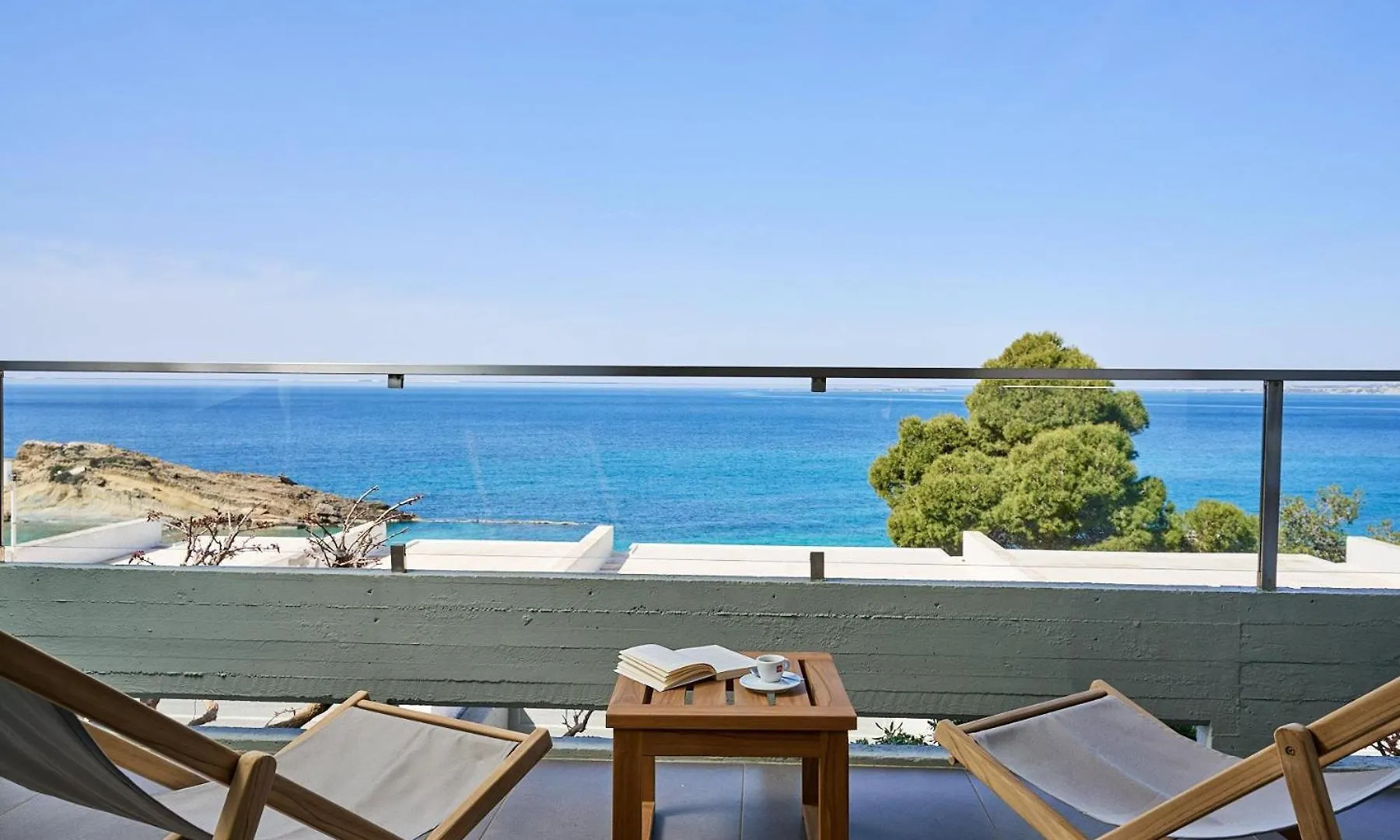 ****  לאסי White Rocks Hotel Kefalonia יוון